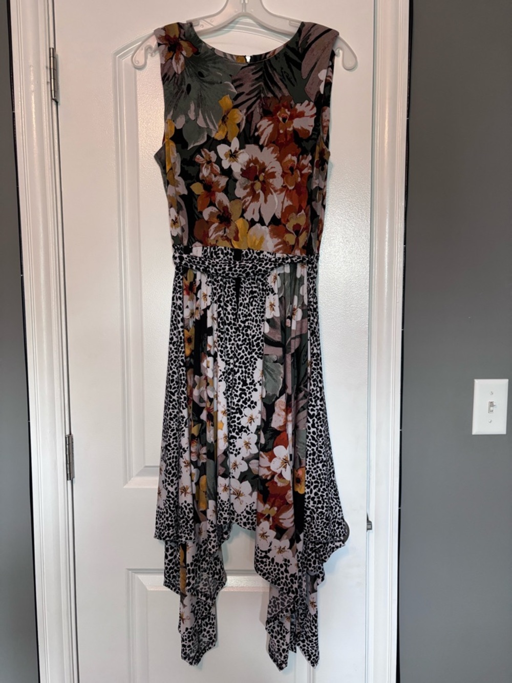 Roz & Ali Floral & Animal-Print Handkerchief Hem Dress in Green Size 8